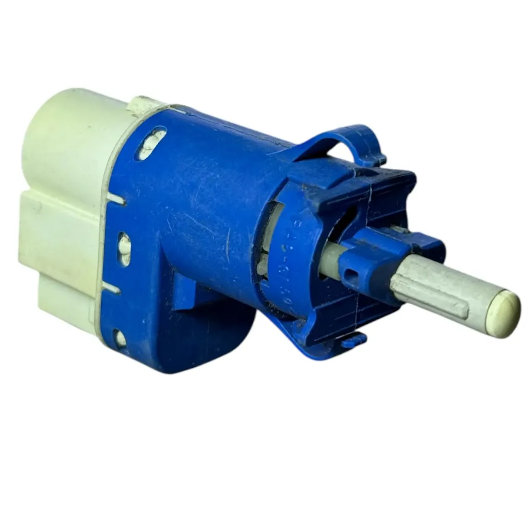 [3M5T-9C872-AB] 3M5T-9C872-AB - Interruptor (Bulbo) Freno (STOP) para Ford Fiesta Focus 11-19 en Fomoco