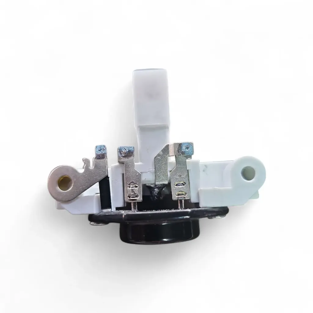 [3242200] 3242200 - Regulador de Voltaje Alternador Bosch IR/EF 12V 95A CHEVY 2002 REWARD IB352